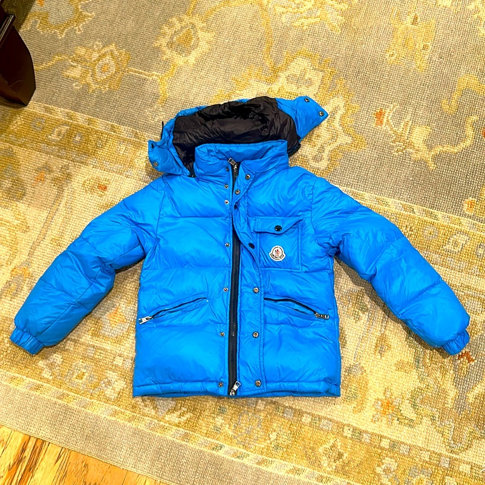 Boys Moncler jacket w hood, size 5 fits size 7/8-10